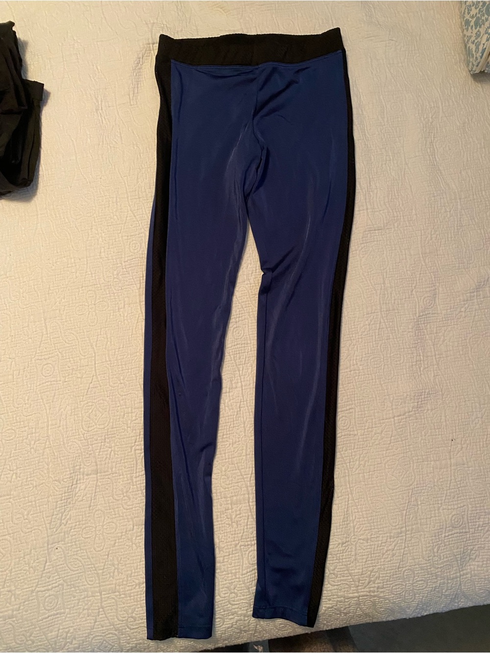 Onzie Navy and Black Colorblock Leggings